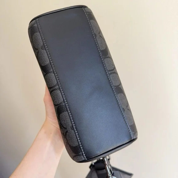 Coach Signature Black UNISEX Bag
NWOT - Picture 4 of 8